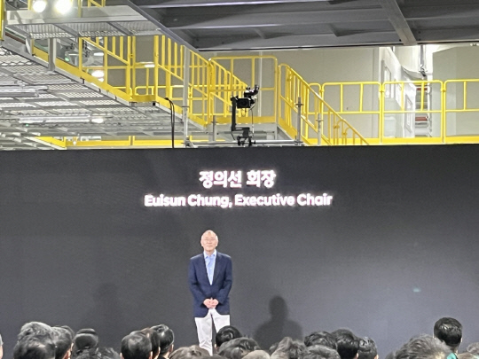 정의선 현대자동차그룹 회장이 3일 기아 오토랜드광명에서 신년사를 하고 있다. 장우진 기자